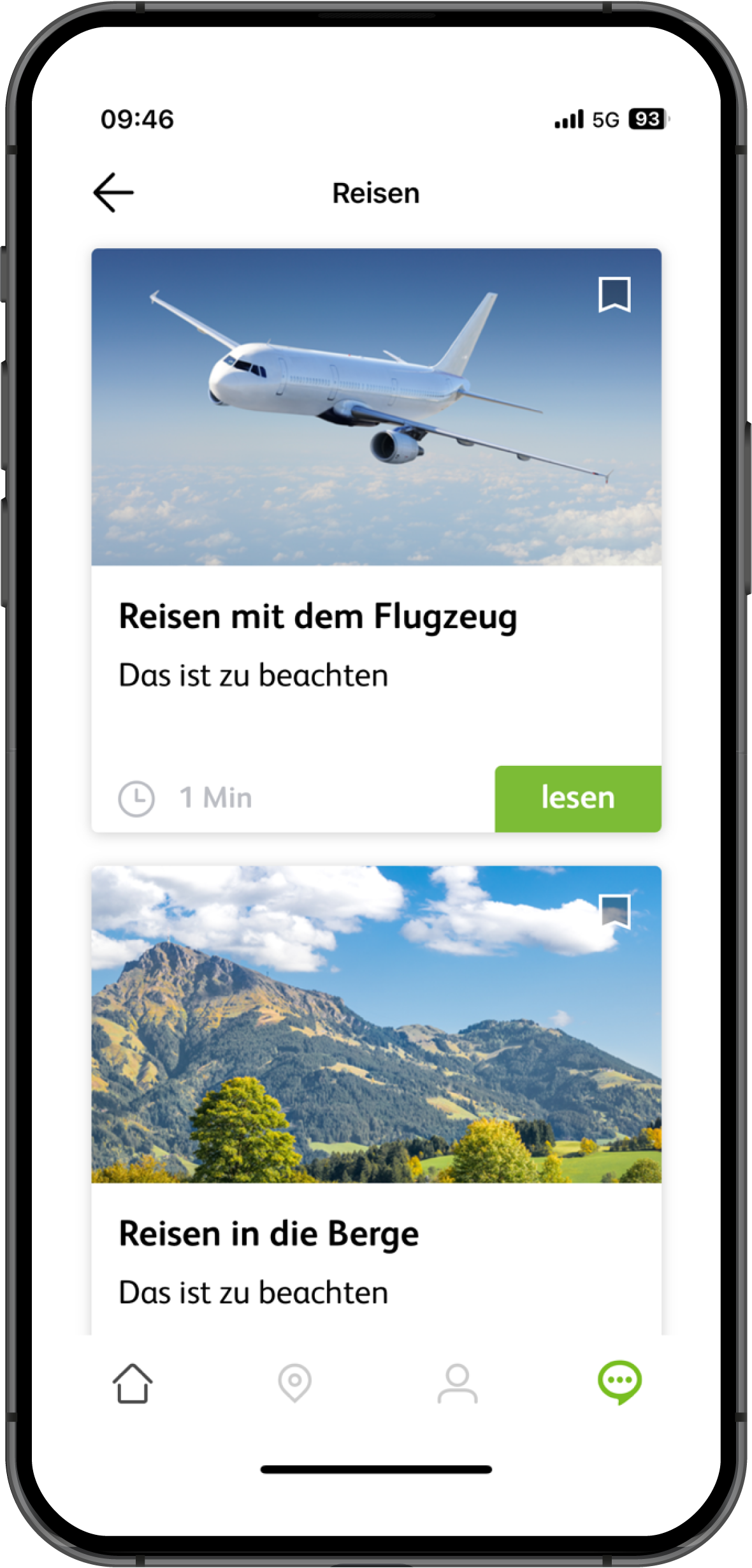 Ein Smartphone-Bildschirm der MyCare App zeigt den Bereich "Reisen". Zwei Karten sind sichtbar: Die obere illustriert ein Flugzeug im Himmel mit dem Titel "Reisen mit dem Flugzeug". Die untere zeigt eine Berglandschaft mit dem Titel "Reisen in die Berge".